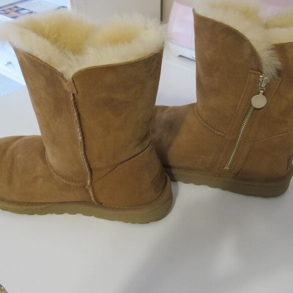 UGG Boots with gold zipper detail Women's Size 8 GUC - Picture 4 of 8
